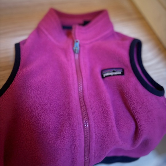 Patagonia Pink Fleece Vest for Kids - Picture 3 of 9